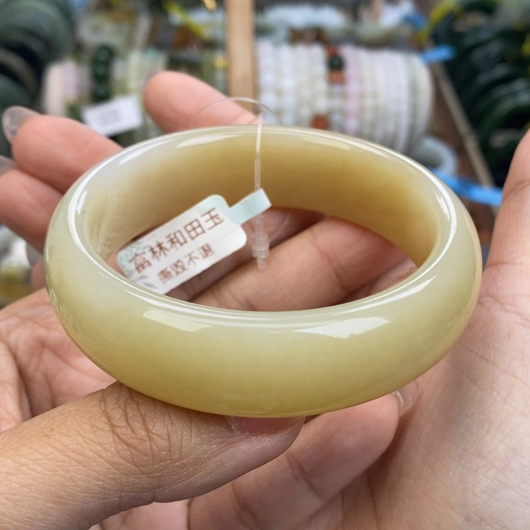 和田玉未镶嵌手镯