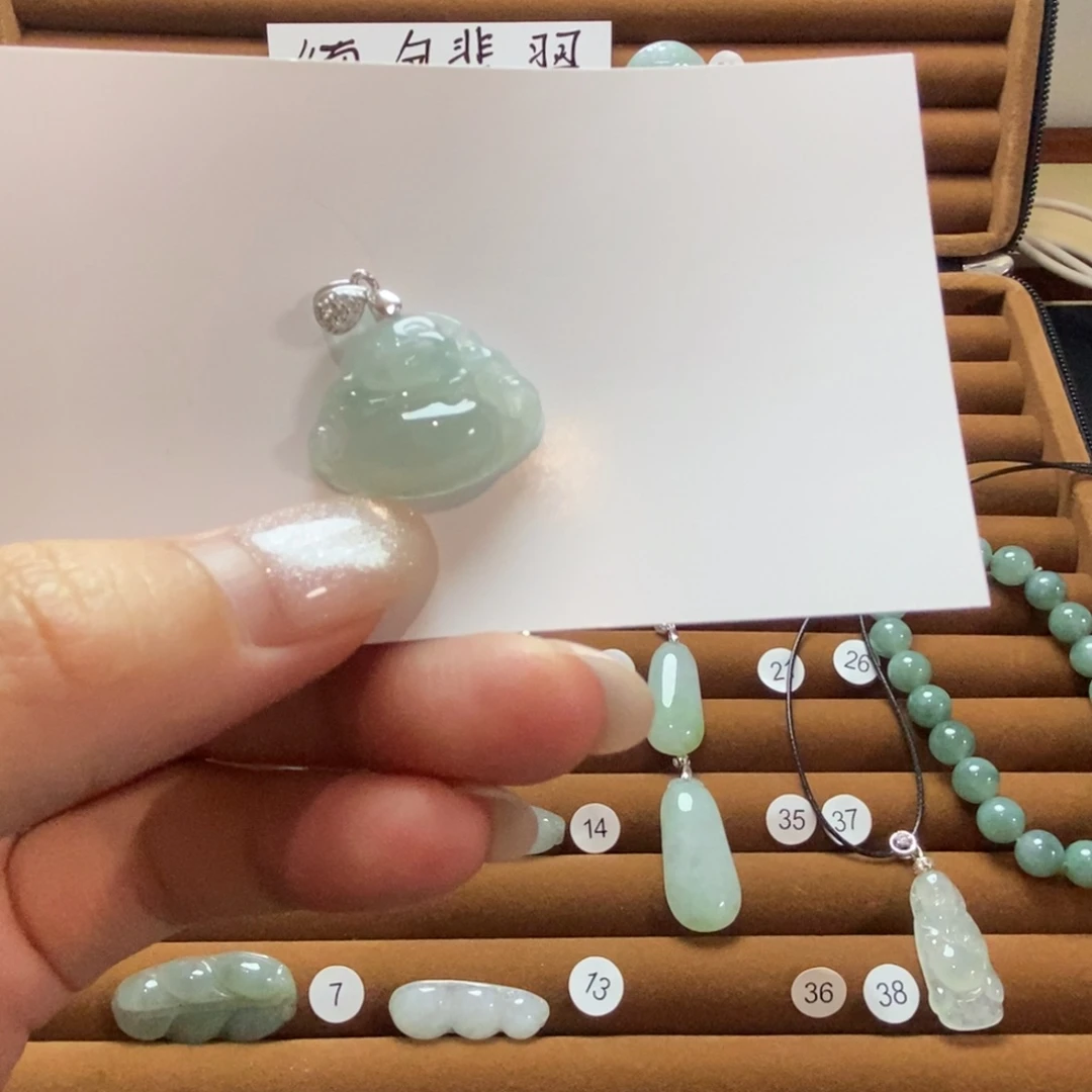 柚****翡翠未镶嵌颈饰天然翡翠未镶嵌吊坠