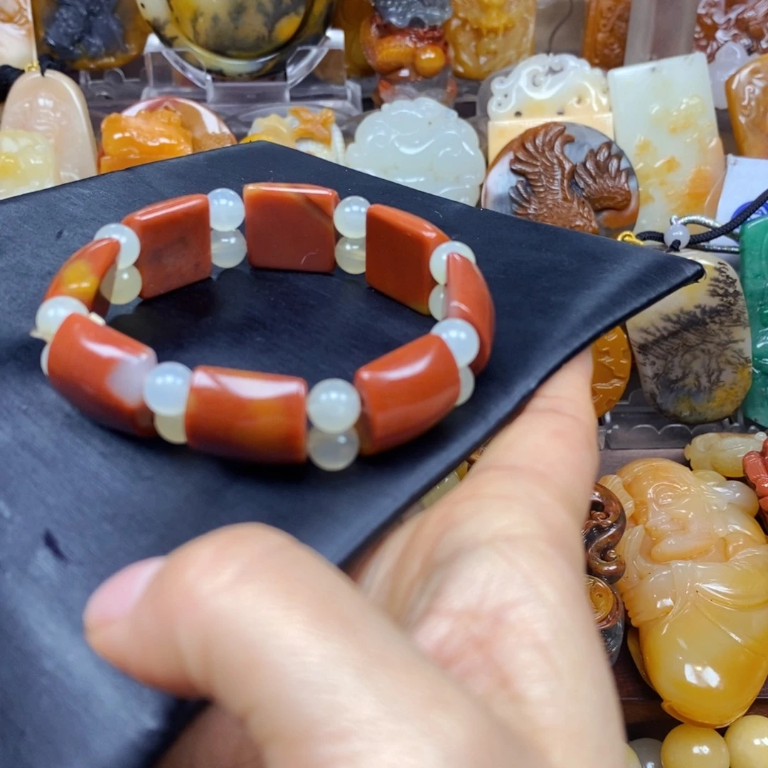 石英质玉（黄龙玉）颈饰未镶嵌