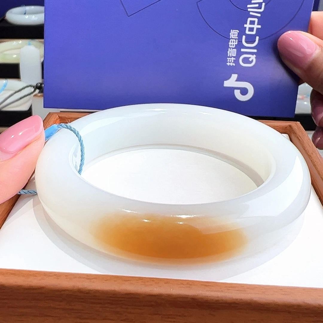 一***鱼和田玉未镶嵌手镯