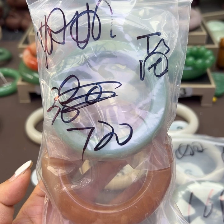 未镶嵌手镯石英岩玉我****姐