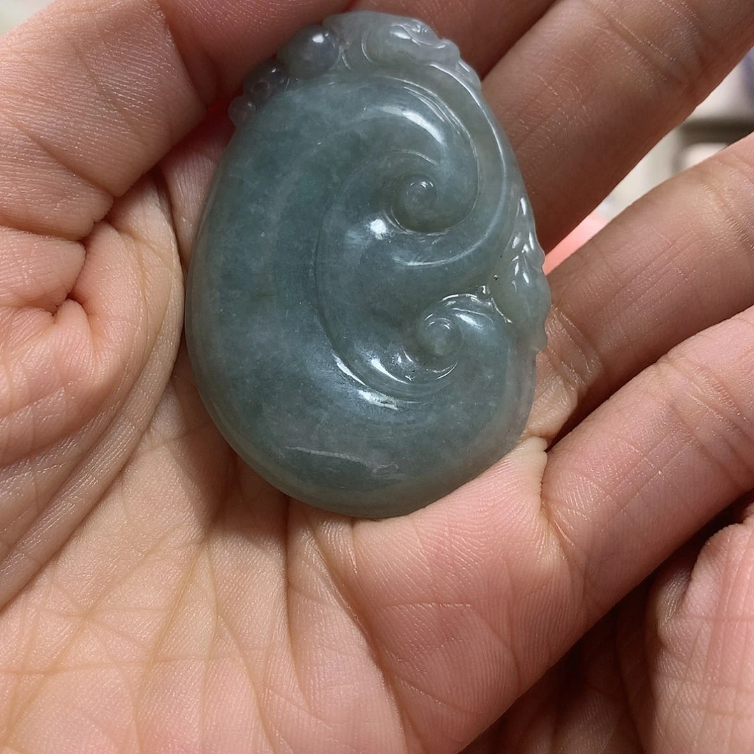 狗***姥翡翠未镶嵌颈饰吊坠