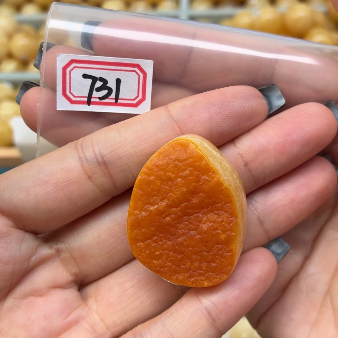 8***耳未镶嵌蜜蜡裸石蜜蜡