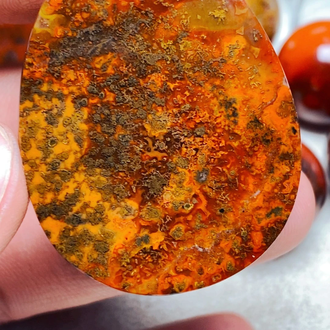 哎***错玛瑙/玉髓未镶嵌颈饰