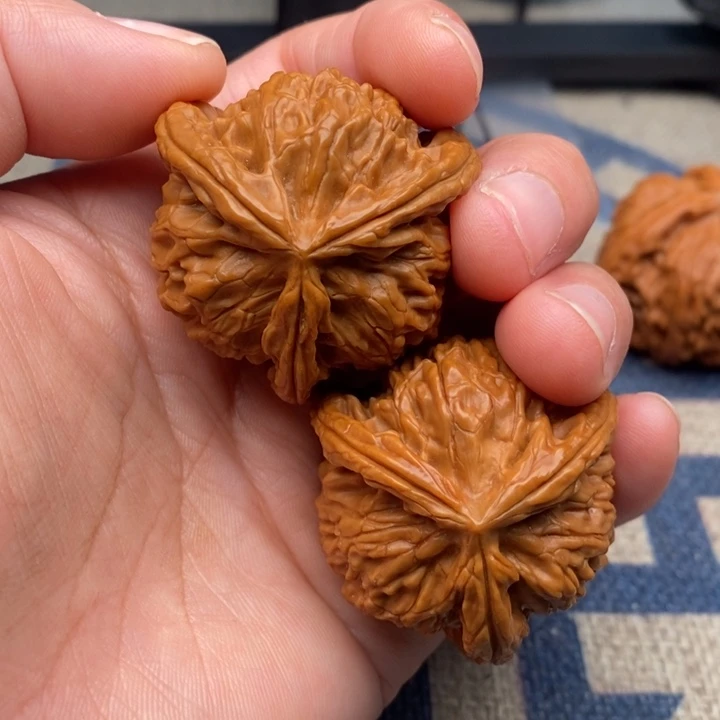 吊坠文玩核桃东**叶三棱