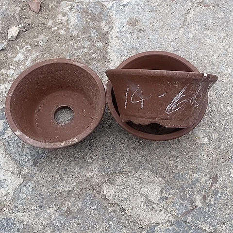 中国宜兴紫砂花盆，