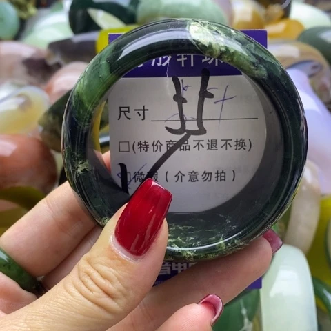 蛇纹石玉手镯未镶嵌