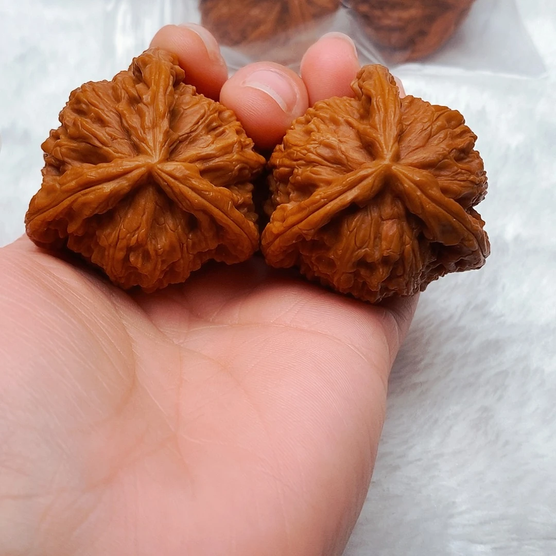 用***9吊坠文玩核桃三棱