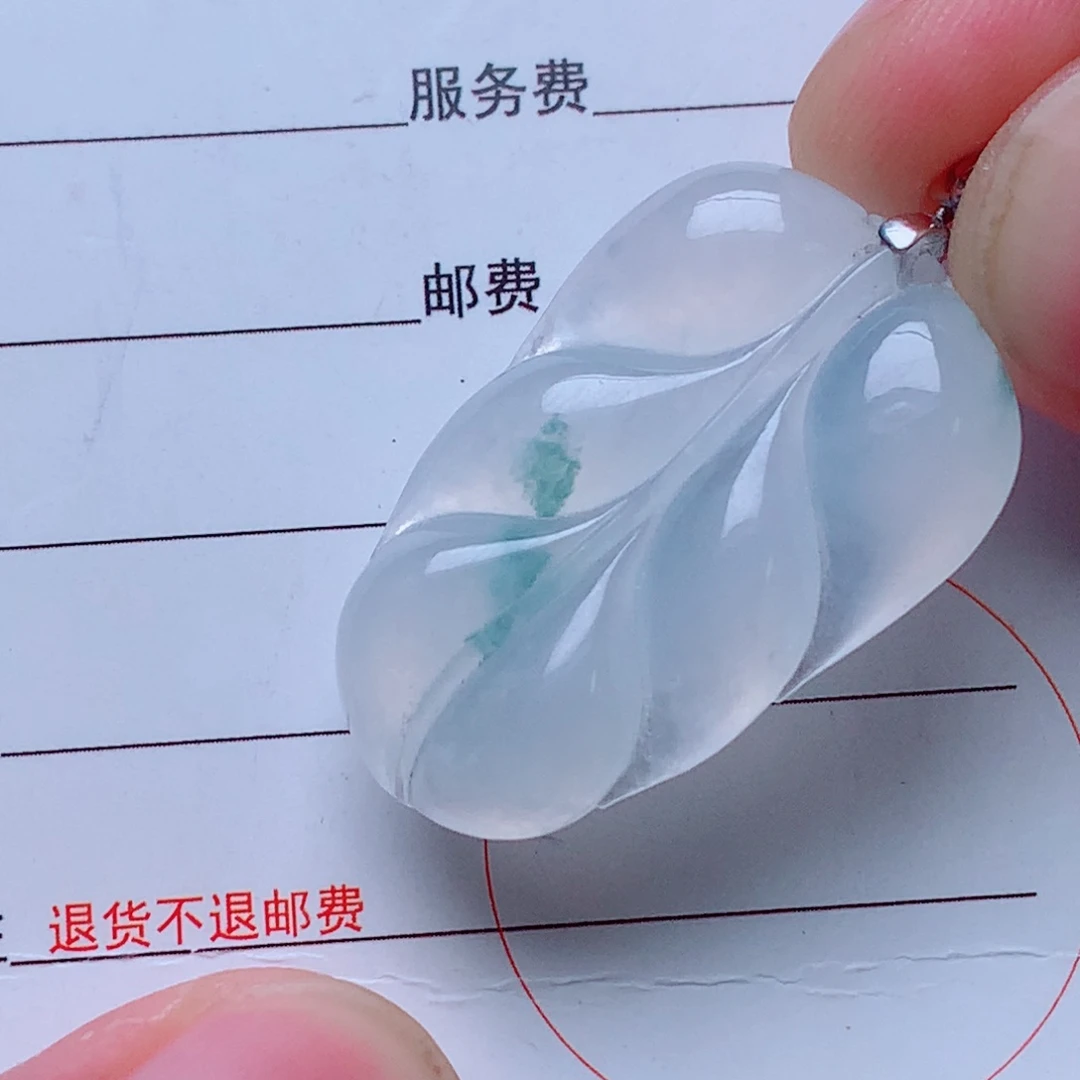 翡翠18K金镶嵌颈饰莫西沙白冰飘花