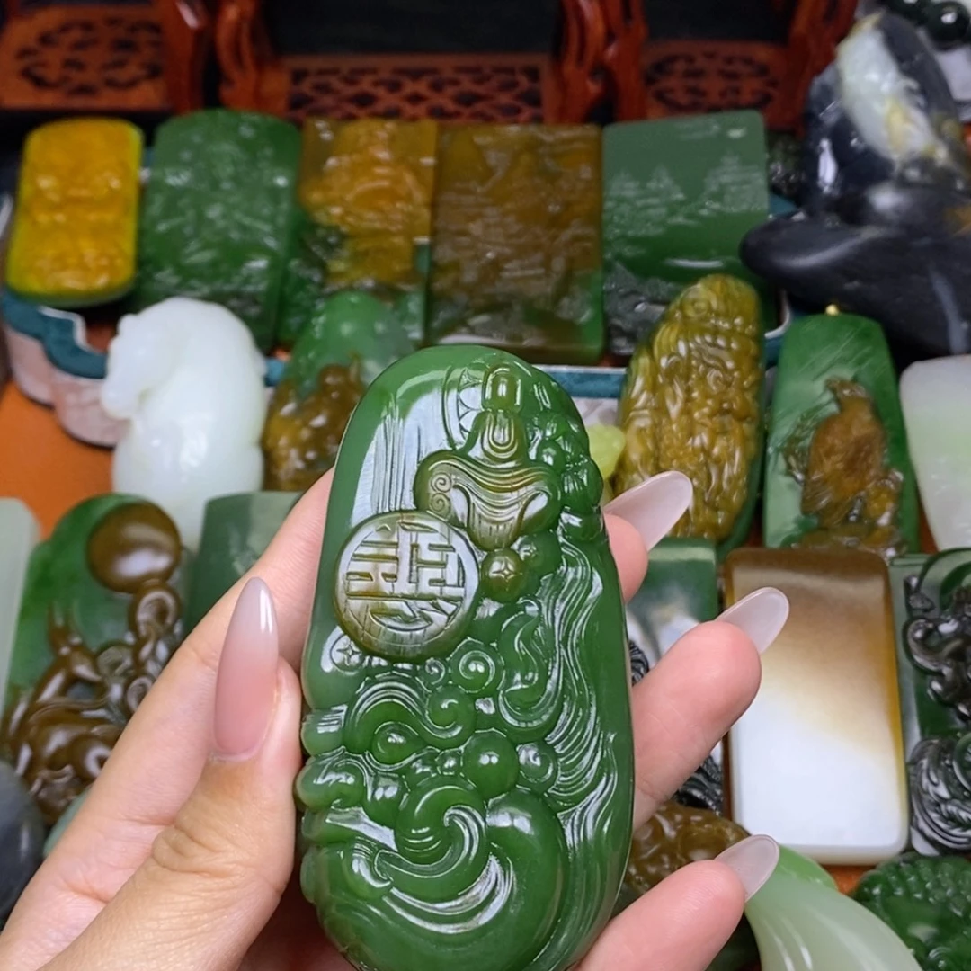 草***风和田玉未镶嵌颈饰