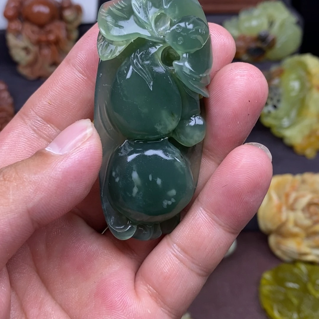 未镶嵌蛇纹石玉吊坠(赠链)