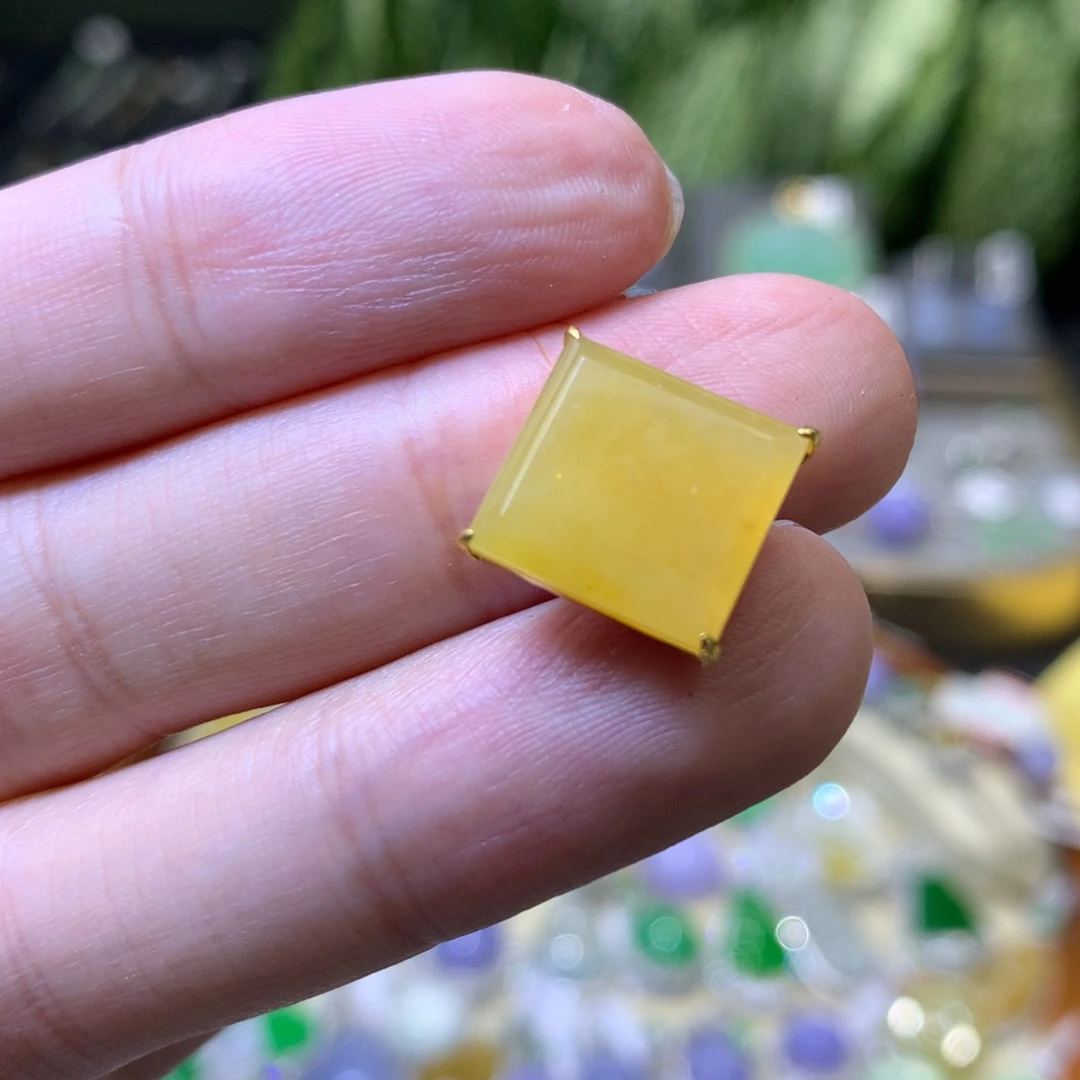 颈饰18K金镶嵌翡翠