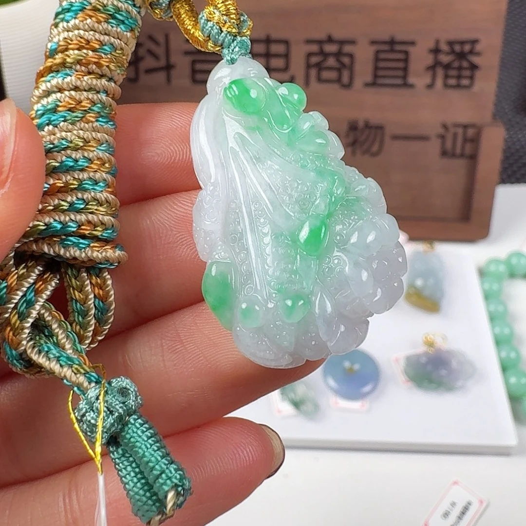 翡翠未镶嵌颈饰11