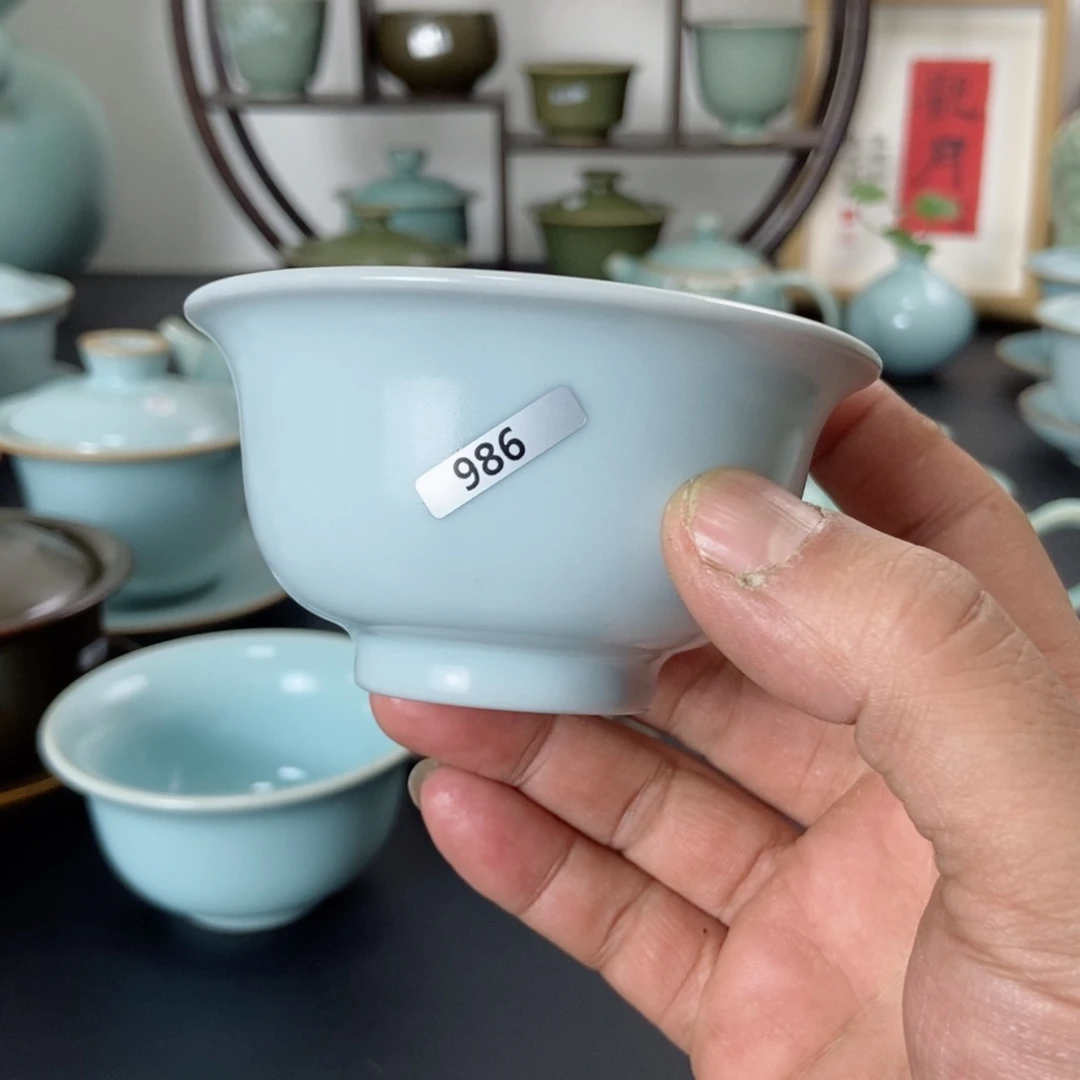 退*。一级品仿古月白压手杯