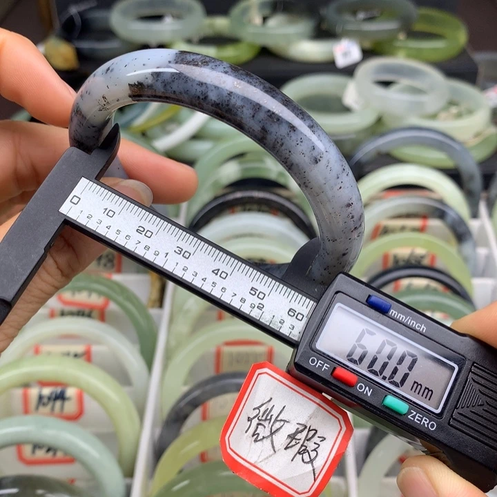 蛇纹石玉未镶嵌手镯1046