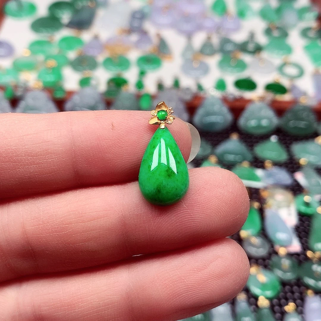 翡翠18K金镶嵌颈饰