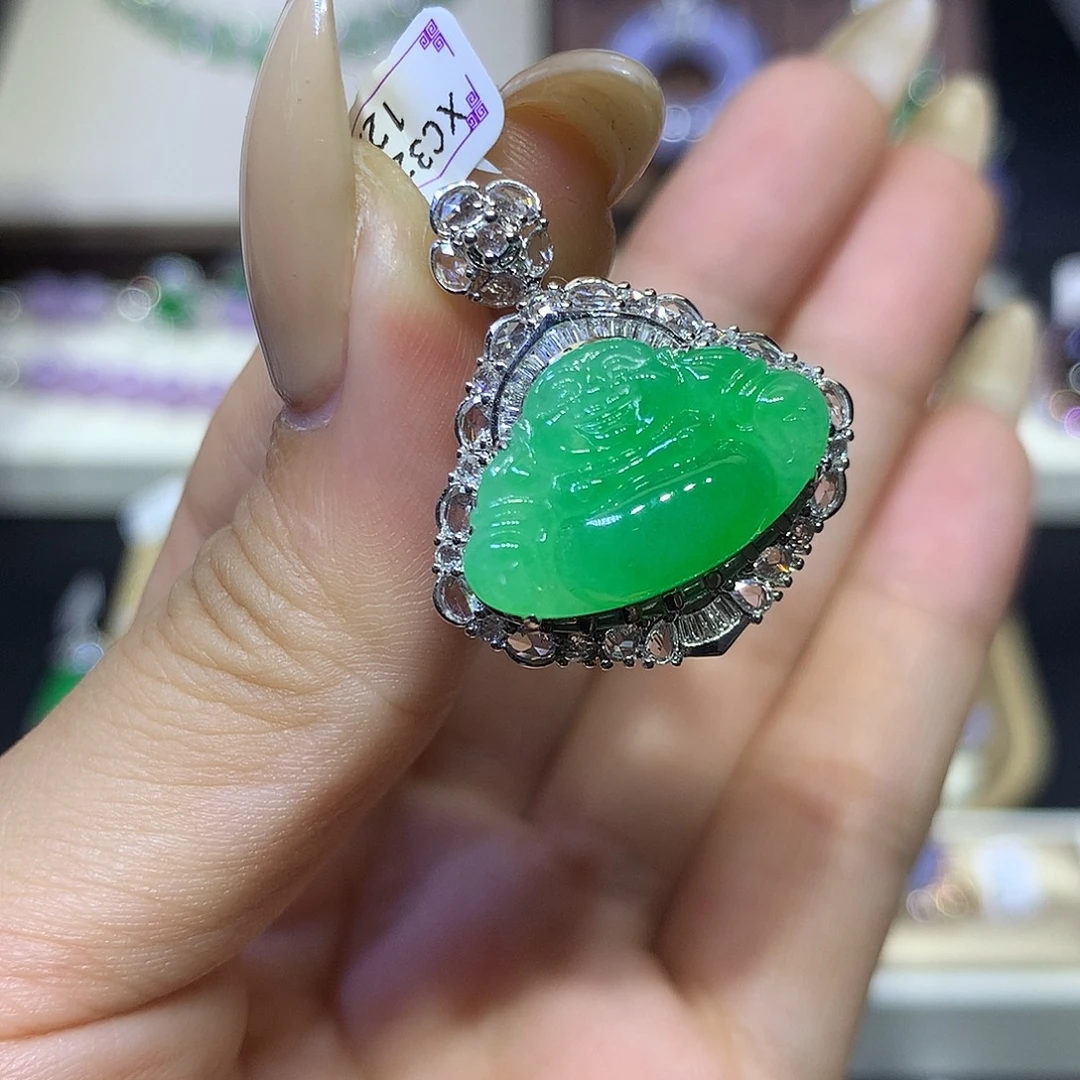 翡翠18K金镶嵌颈饰