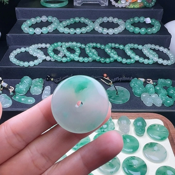 石英质玉未镶嵌颈饰