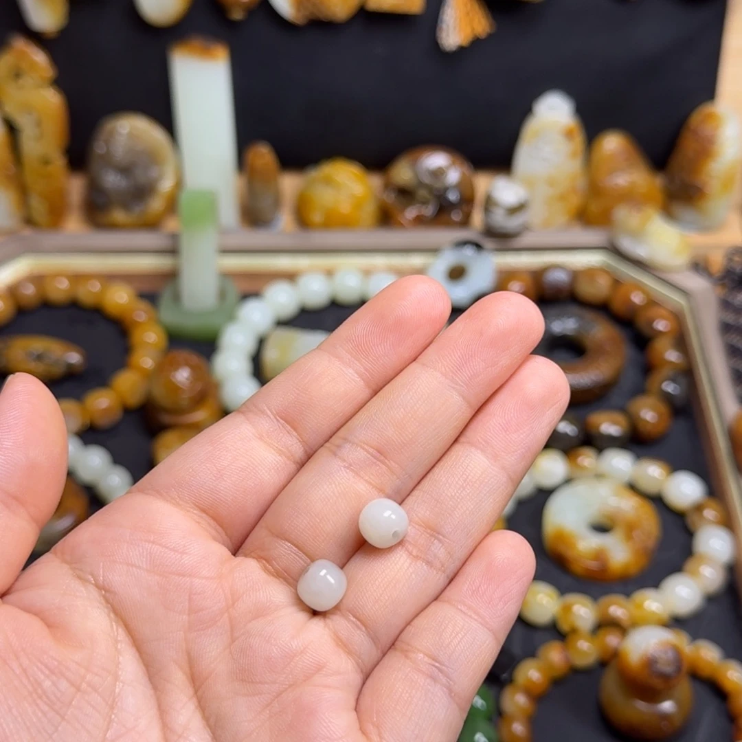 侨***内和田玉未镶嵌珠宝奇石