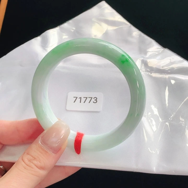 翡翠手镯未镶嵌天然缅甸翡翠手镯01