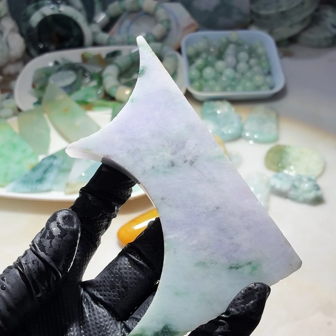 翡翠足铂镶嵌颈饰边角料