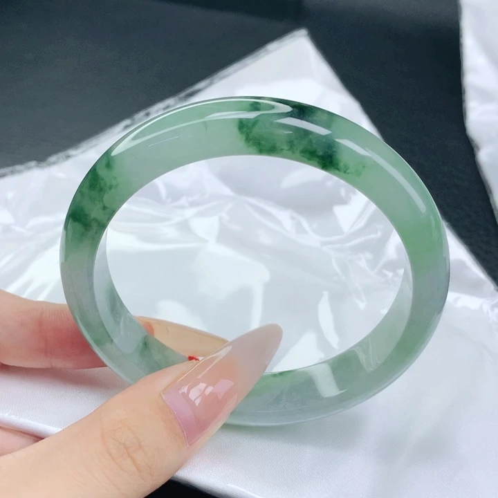 翡翠手镯未镶嵌60-61圈口