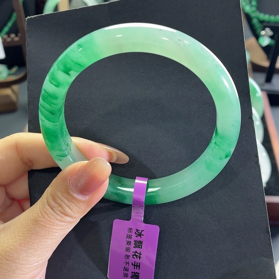 成***果石英质玉未镶嵌手镯