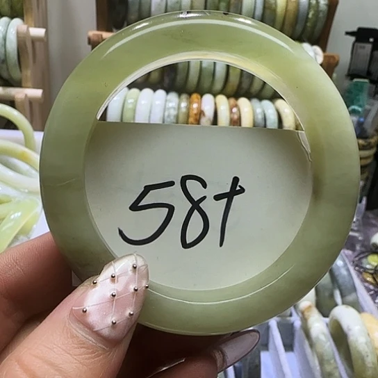 透闪石-蛇纹石玉未镶嵌手镯