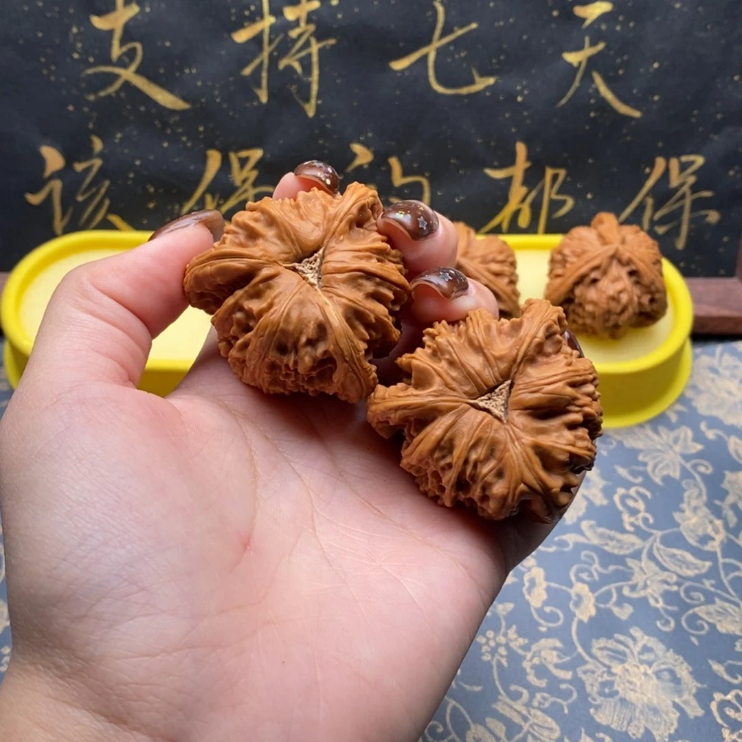 吊坠文玩核桃新****闯白狮子