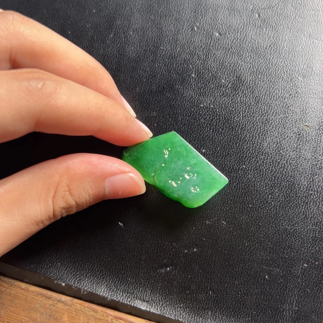 定制翡翠未镶嵌辣绿