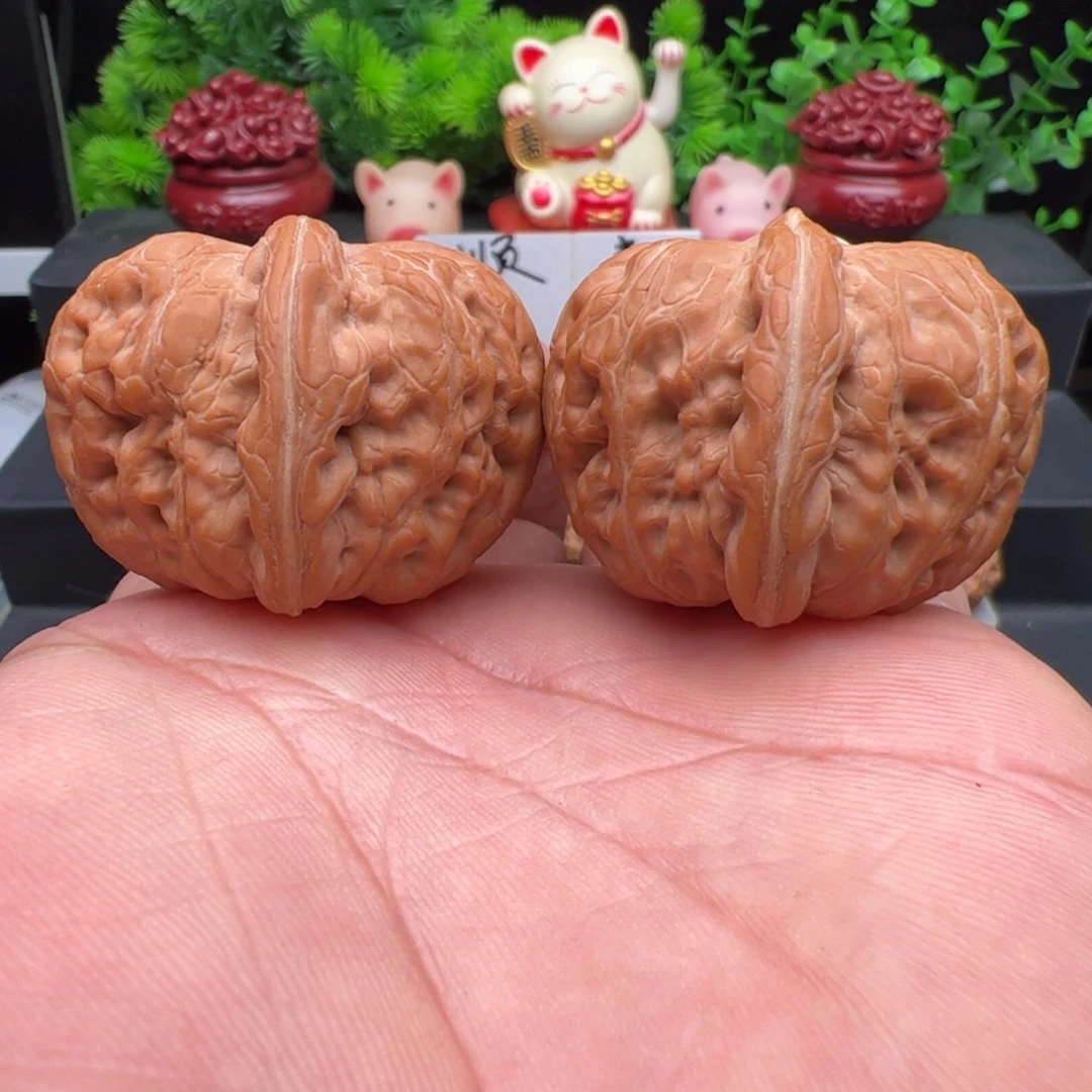 文玩核桃把件平谷元宝，尺寸41.5，尖上有点黄