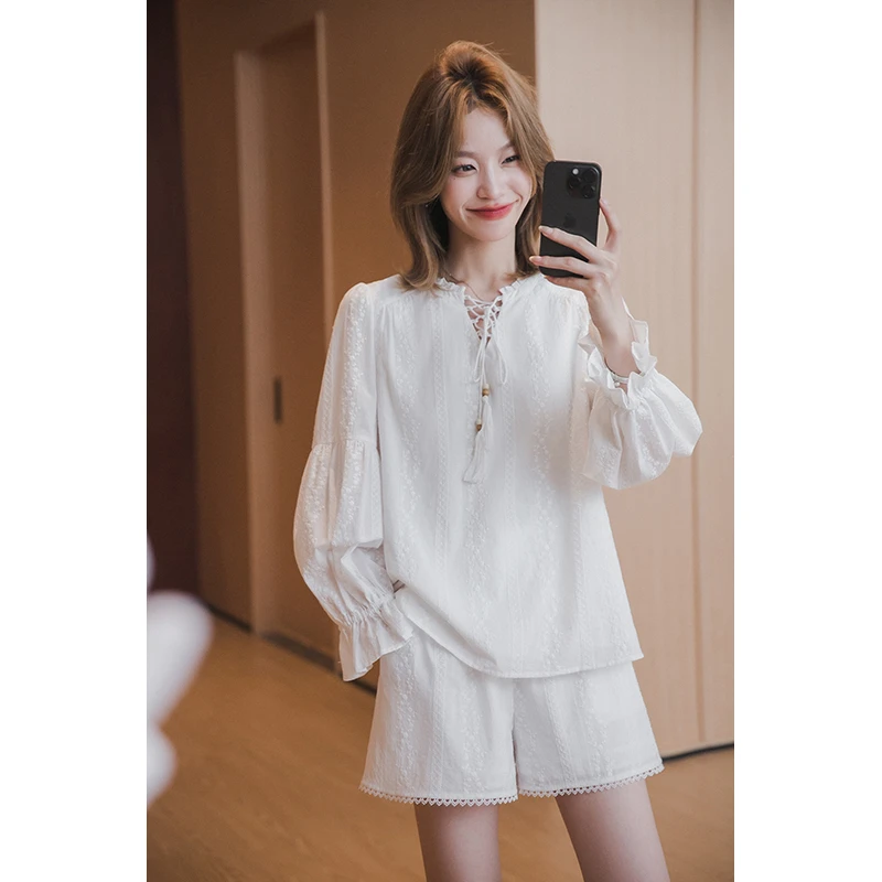 小谷粒白色长袖衬衫女2025秋季新款气质通勤泡泡袖绣花纯棉短上衣