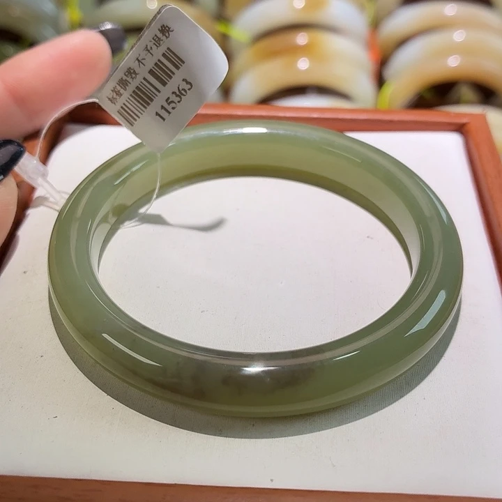 和田玉未镶嵌手镯 55 56