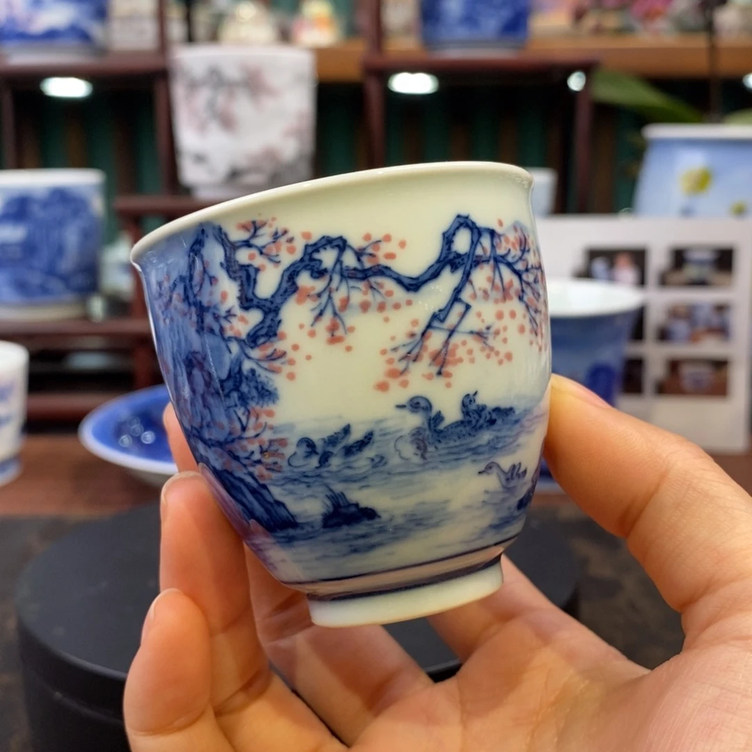 清三五彩梅石小杯