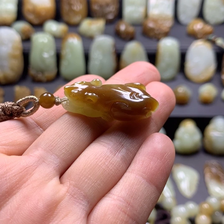 和田玉（糖玉）未镶嵌颈饰