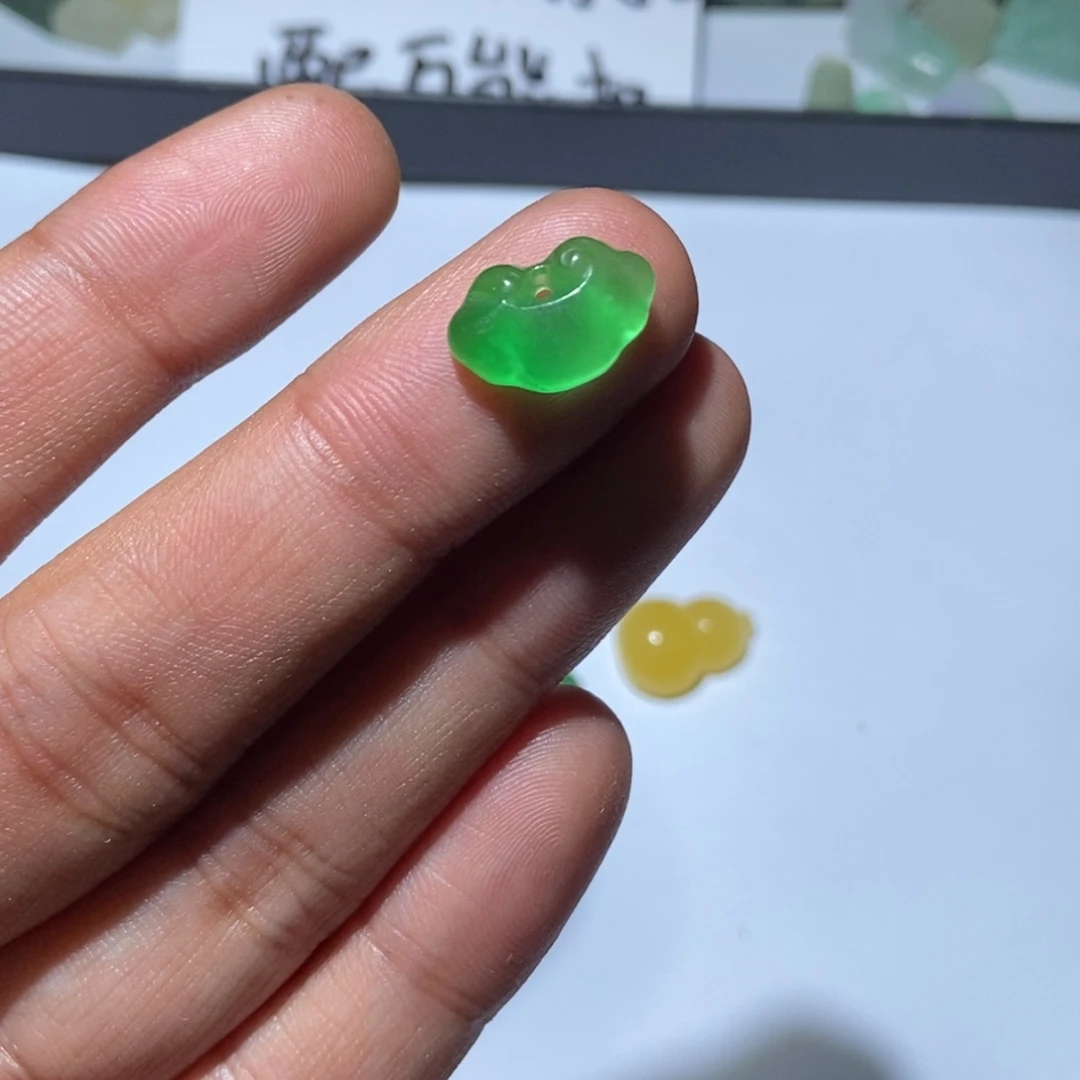 翡翠未镶嵌颈饰吊坠