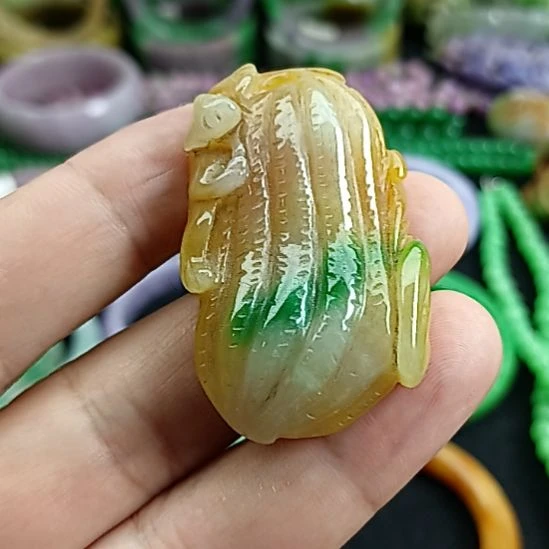 翡翠挂件未镶嵌翡翠