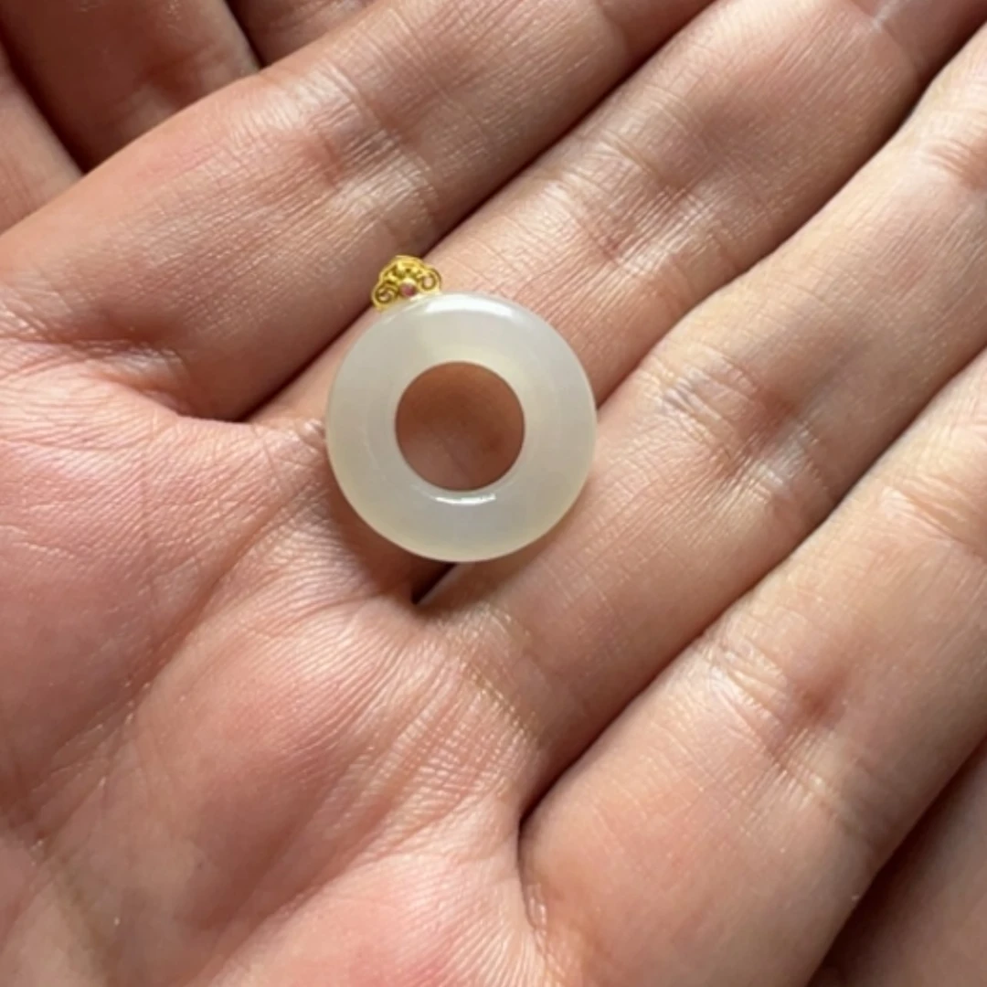 【闪购商品】颈饰18K金镶嵌和田玉?**意