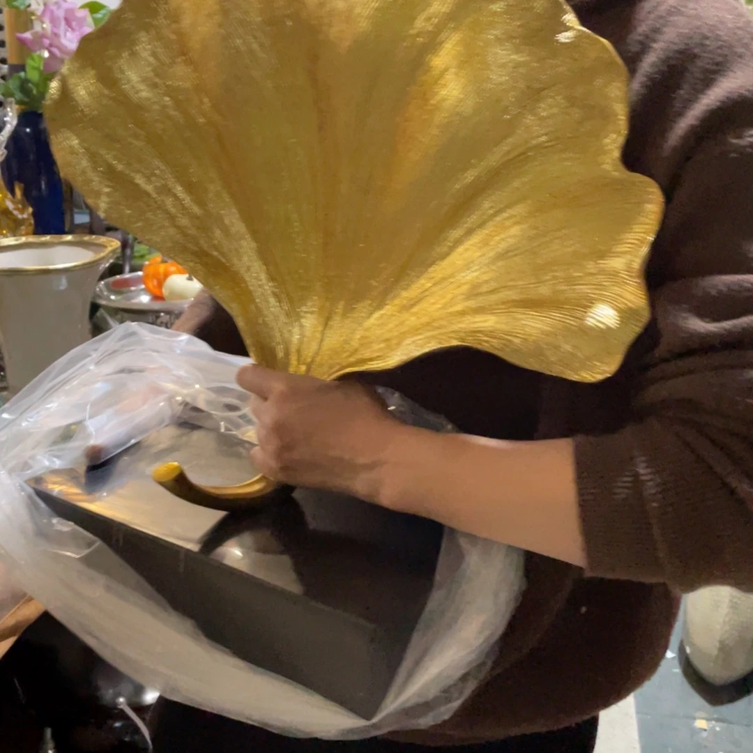 陶瓷花瓶，仿真绿植。