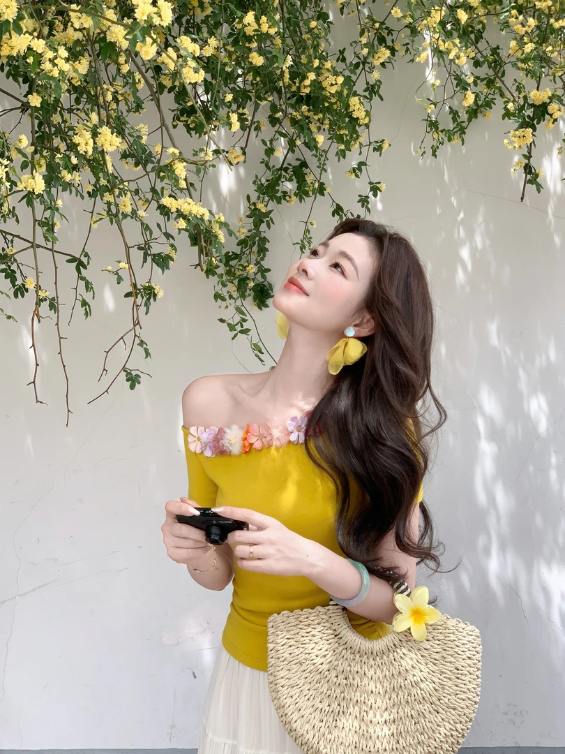 EIA一尧【秘密花园】夏日温柔单肩上衣显瘦女气质收腰多色花花上衣