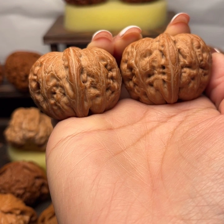 帅****文玩核桃吊坠元宝