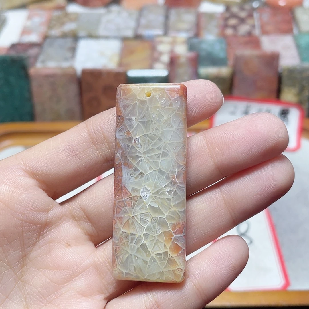 硅化珊瑚（珊瑚玉）合金颈饰