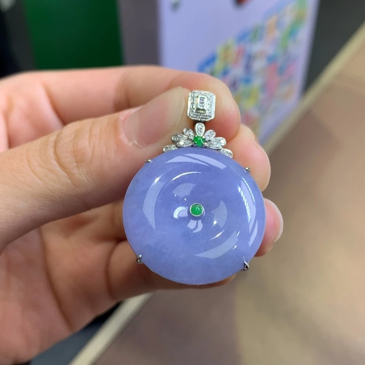 翡翠18K金镶嵌颈饰翡翠