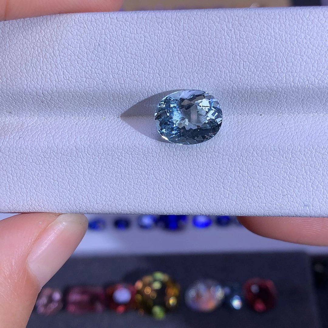 海蓝宝石笔搁未镶嵌2.875ct