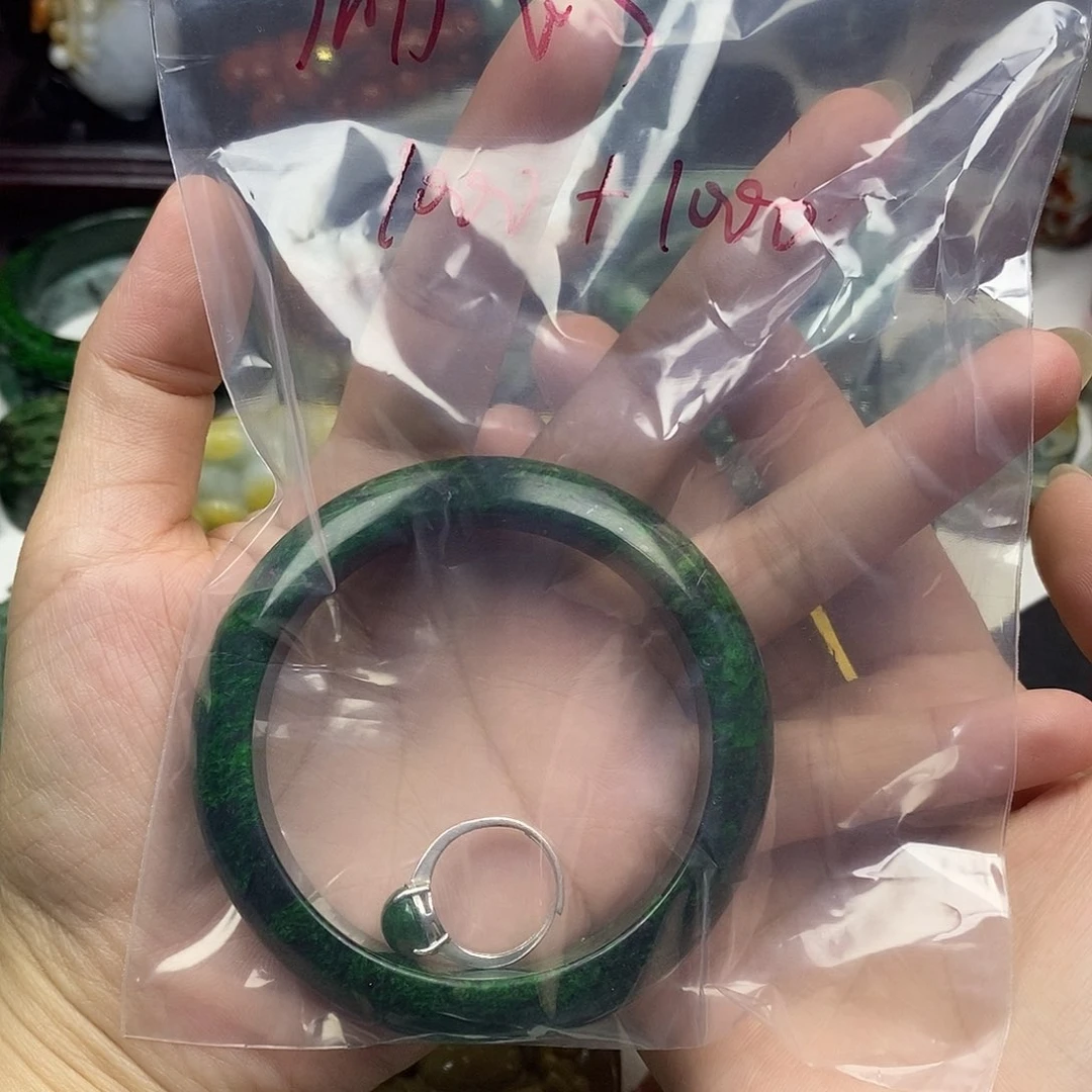 颈饰未镶嵌翡翠励****)手镯