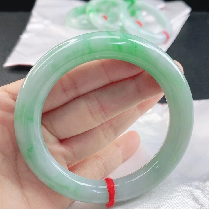 翡翠未镶嵌手镯（圆镯）59+飘阳绿翡翠手镯