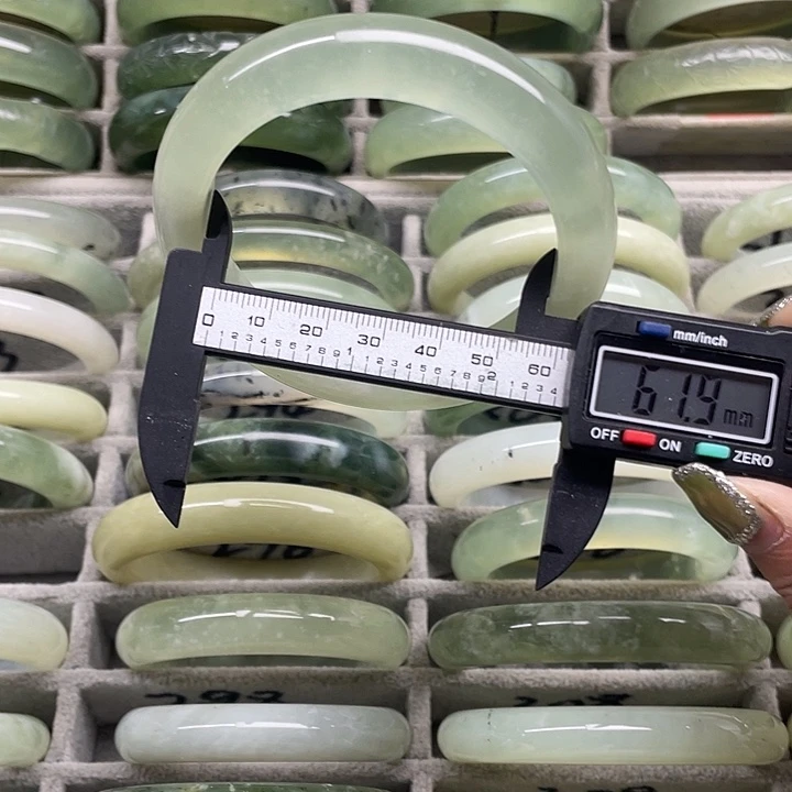 蛇纹石玉未镶嵌手镯286