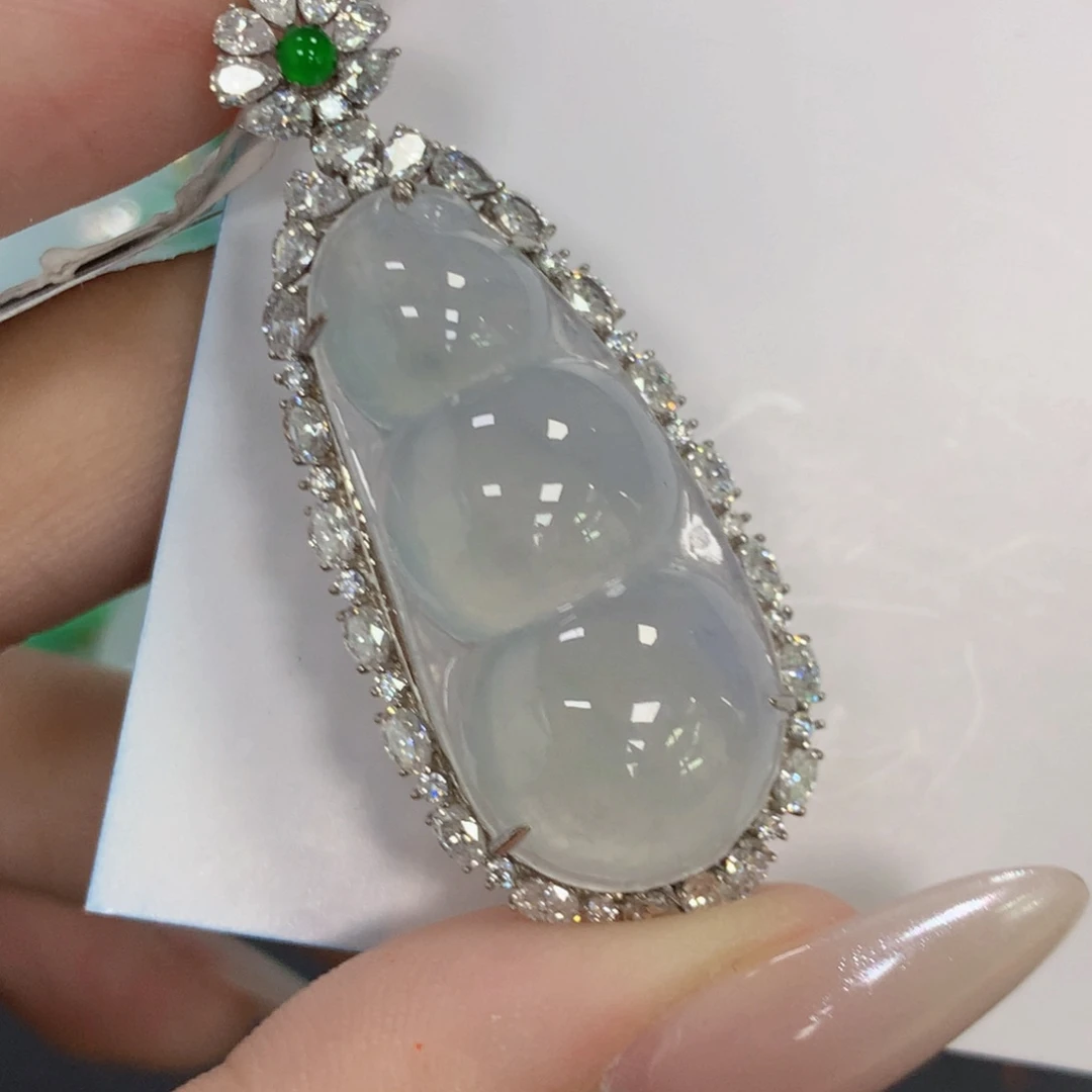 颈饰18K金镶嵌翡翠