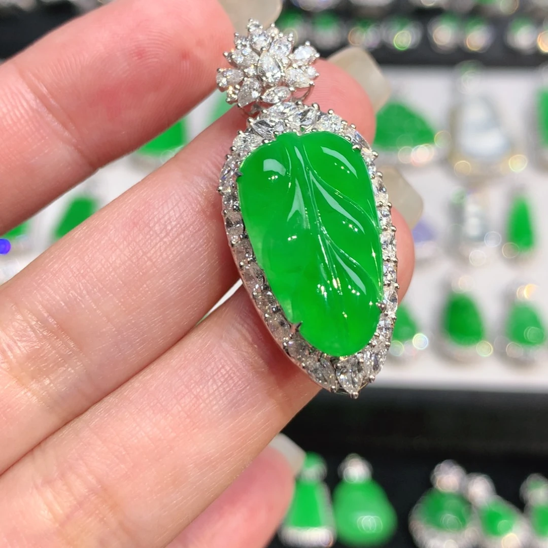 翡翠18K金镶嵌颈饰