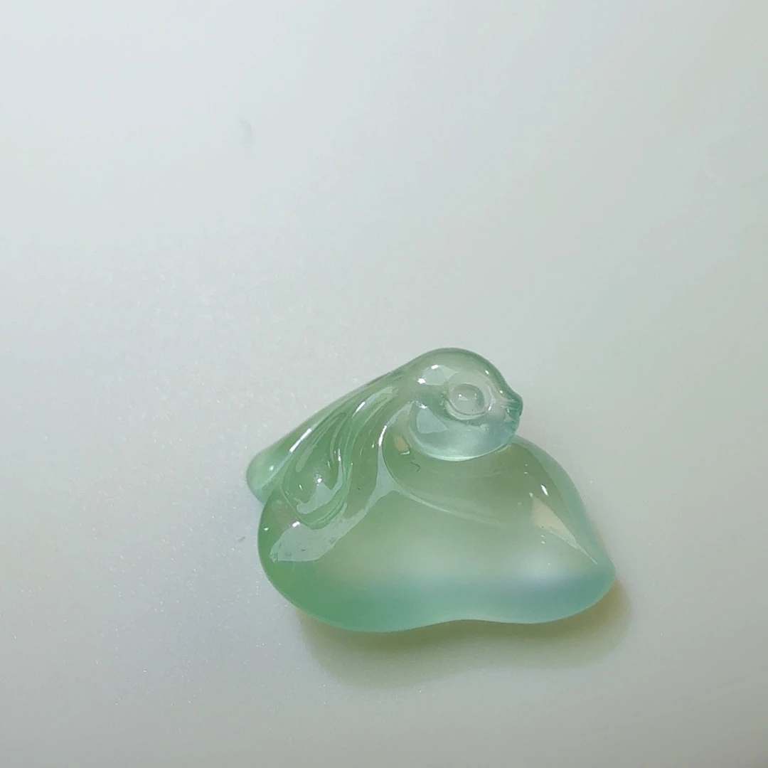 翡翠裸石胶胶兔子